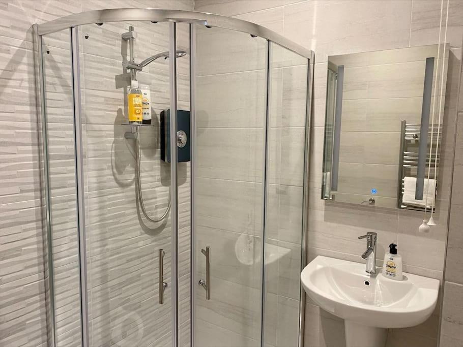 Erne Getaway No.8 Brand New 1 Bed Apartment Enniskillen Exterior foto